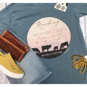 NEW RANCH SWAG unisex cattle is king tee in ice blue